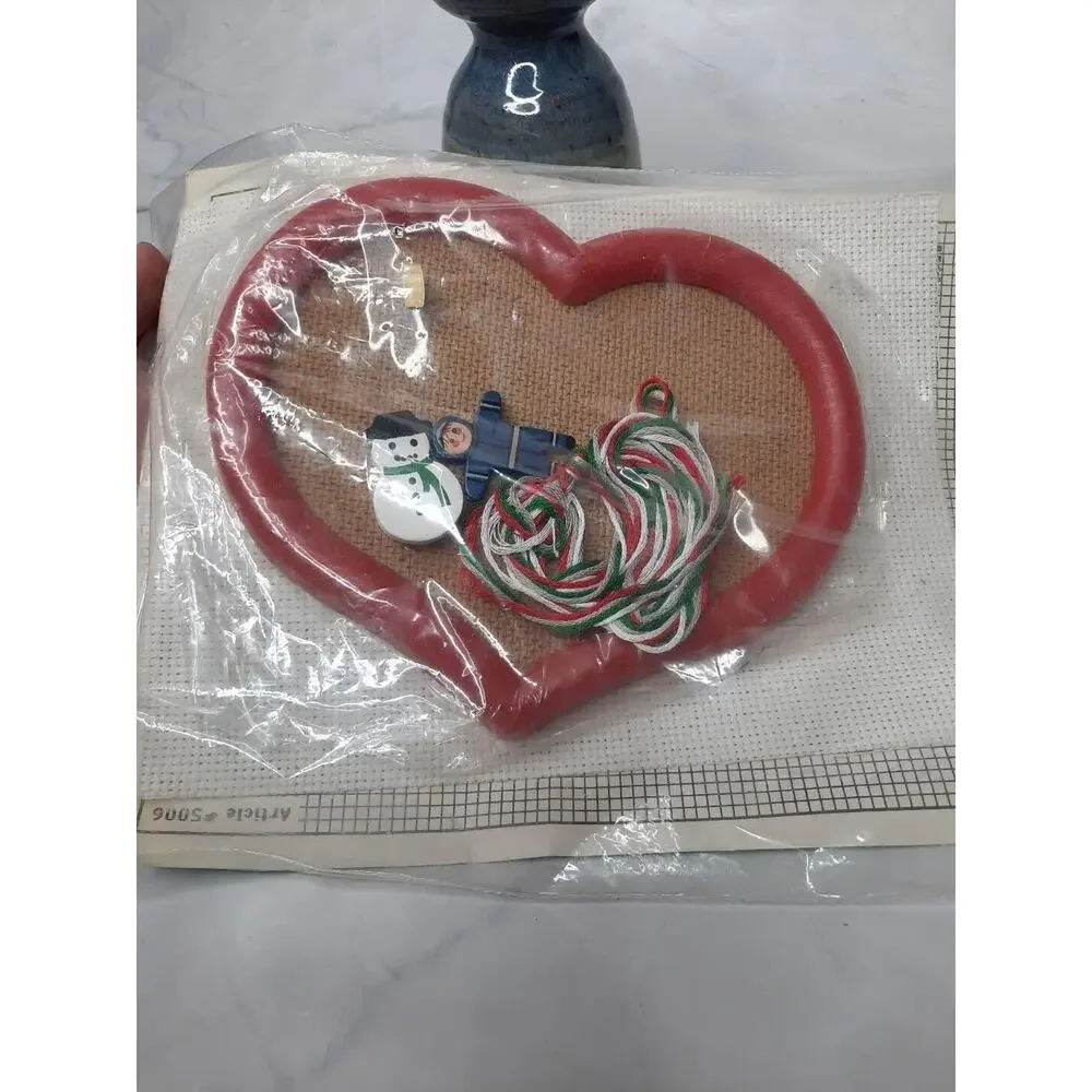 1988 Hobby Kraft Christmas Counted Cross Stitch Kit w/Heart Shaped Frame